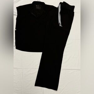 Figs scrub set in black